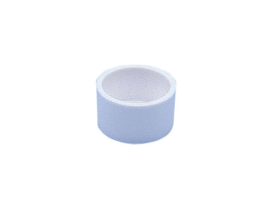 Futter und Wassernäpfe für Vögel