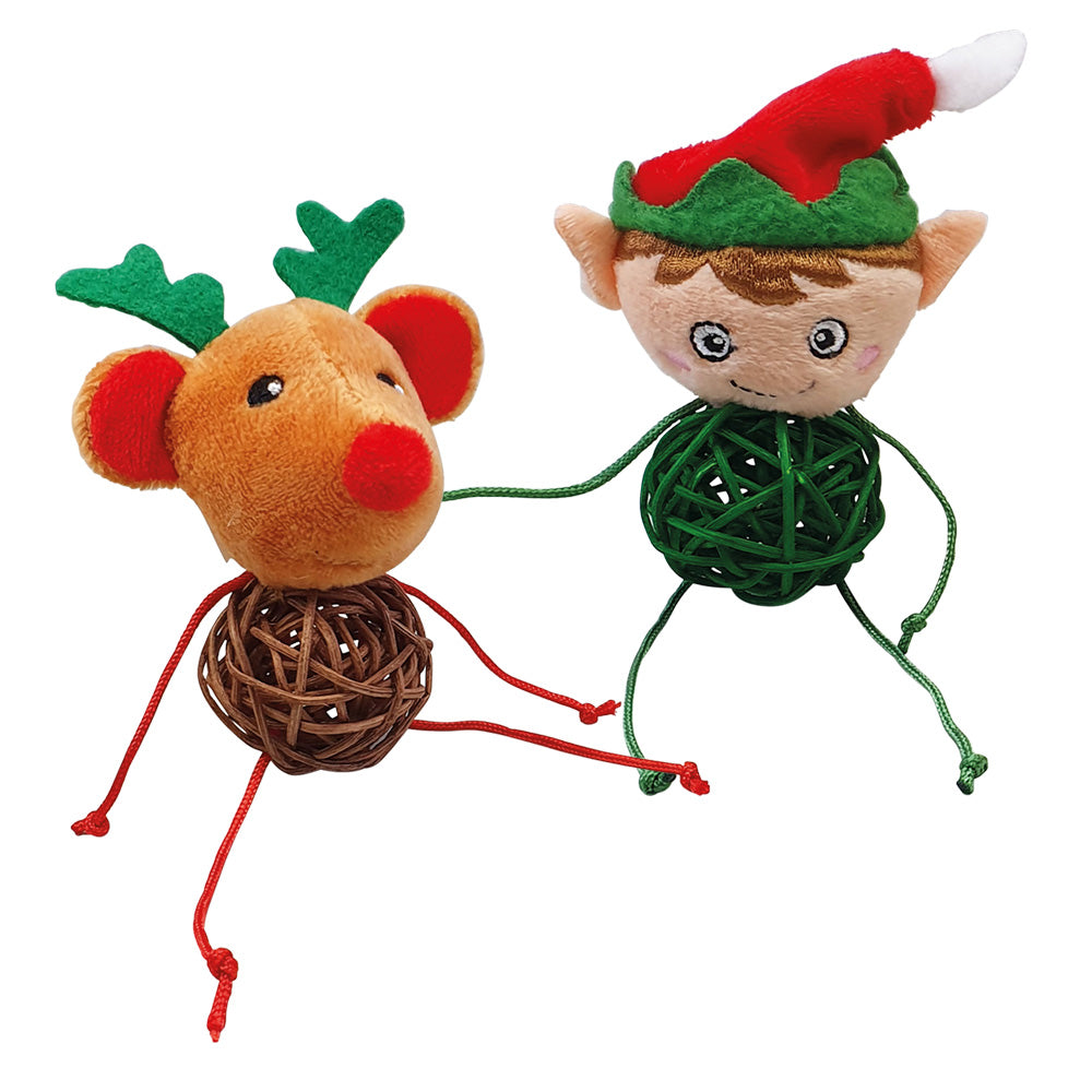 Katzenspielzeuge als Rentier und Weihnachtself mit Geflechtbällen