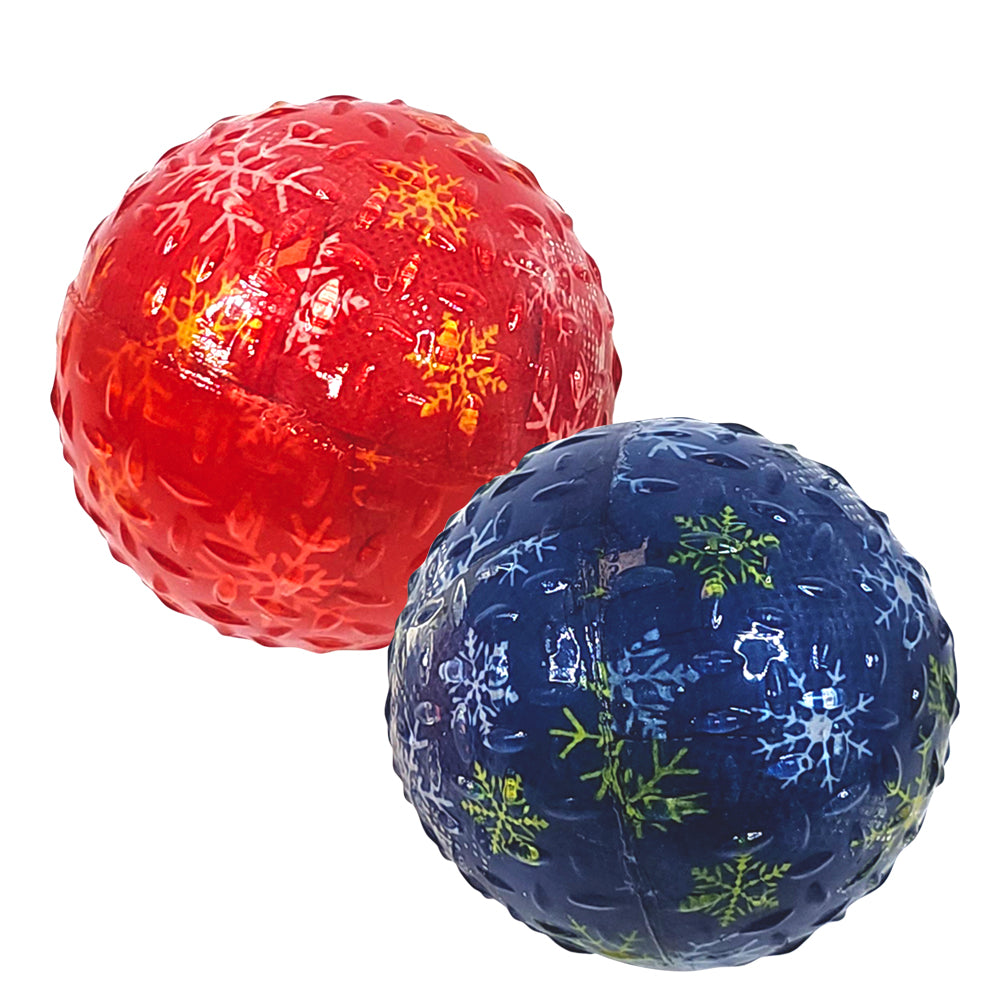 Roter und blauer Hundeball mit Schneeflockenmustern