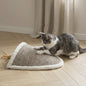 Kratzbrett "BOW" für Katzen mit Sisal-Kratzfläche und Spielzeug